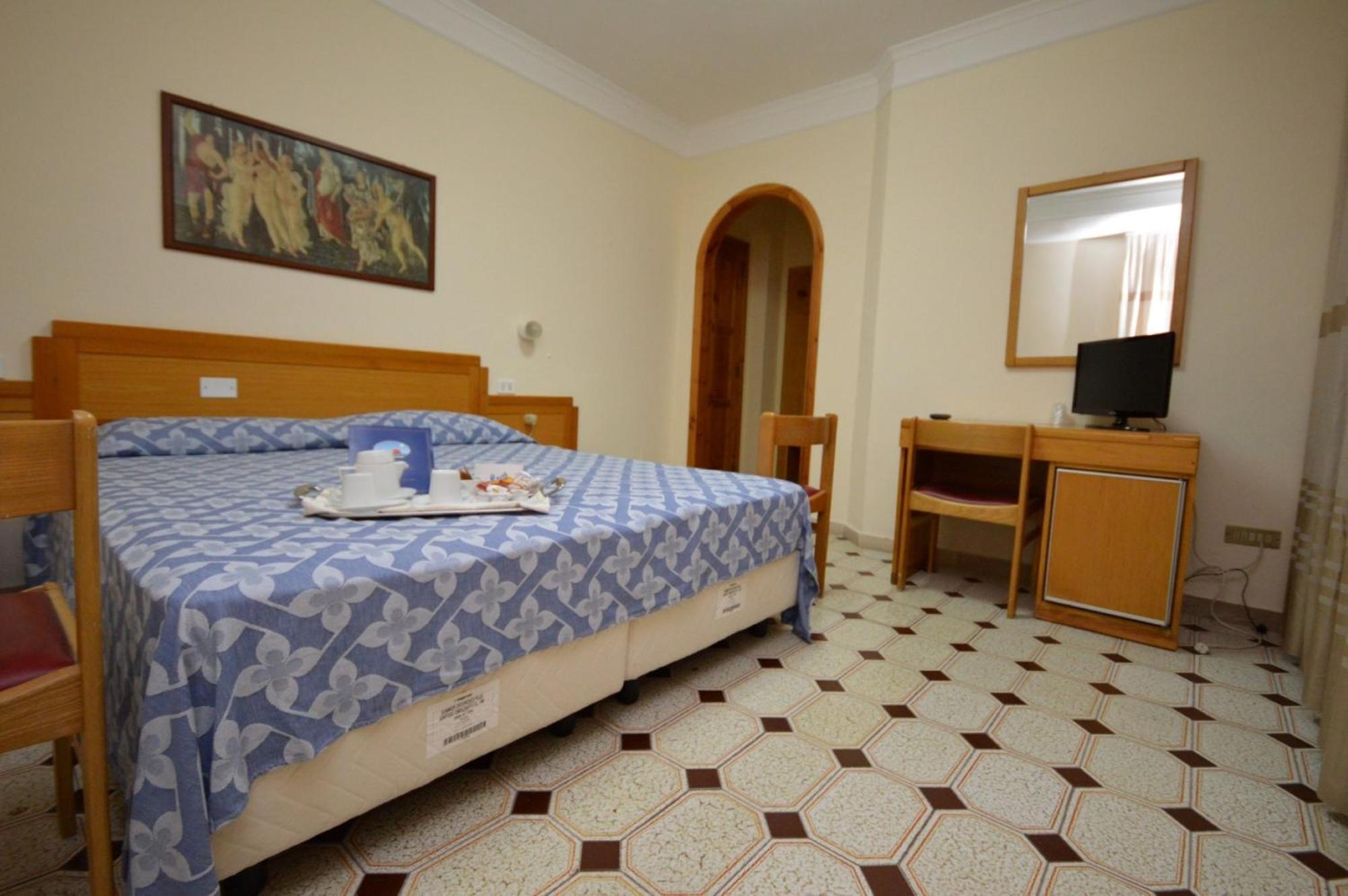 Hotel Residence Il Gabbiano Ciro Marina Ruang foto