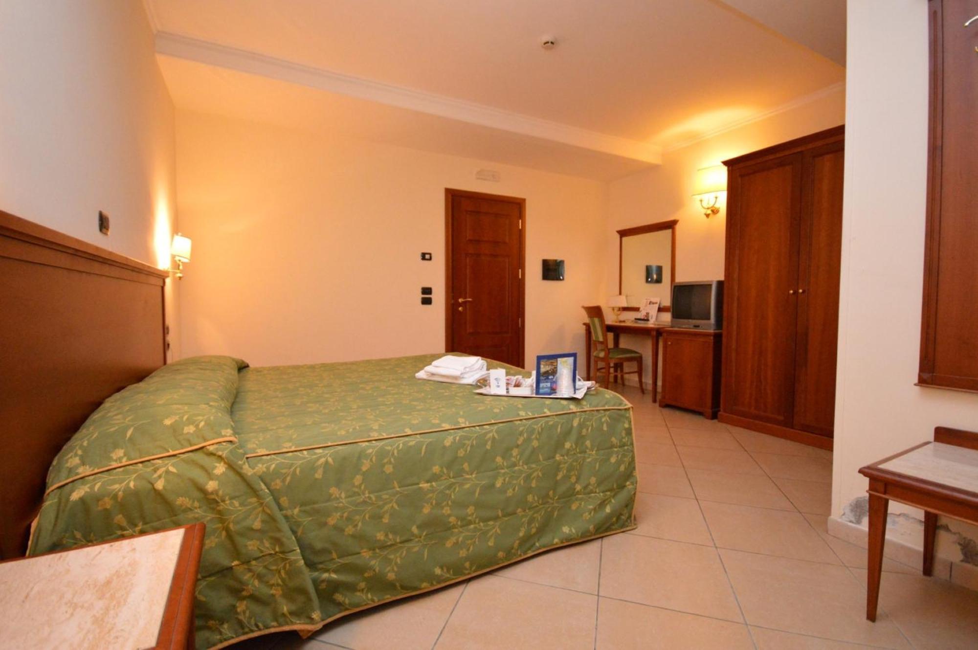 Hotel Residence Il Gabbiano Ciro Marina Ruang foto